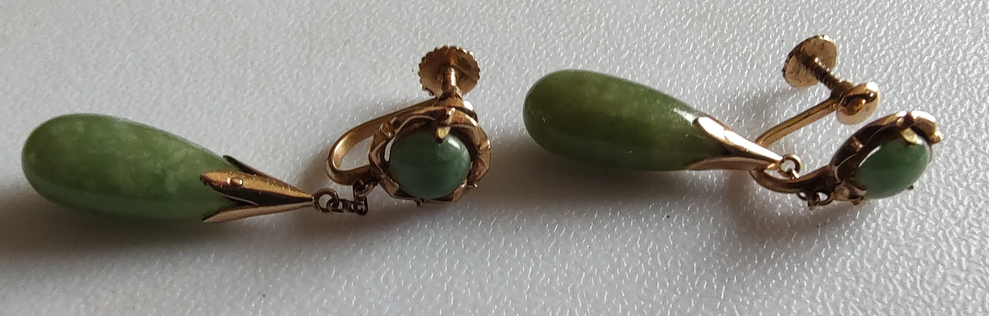 Vintage 14K Gold Natural Jade Drop Earrings 1.5” 6g Articulated Screw Back High Gold Value