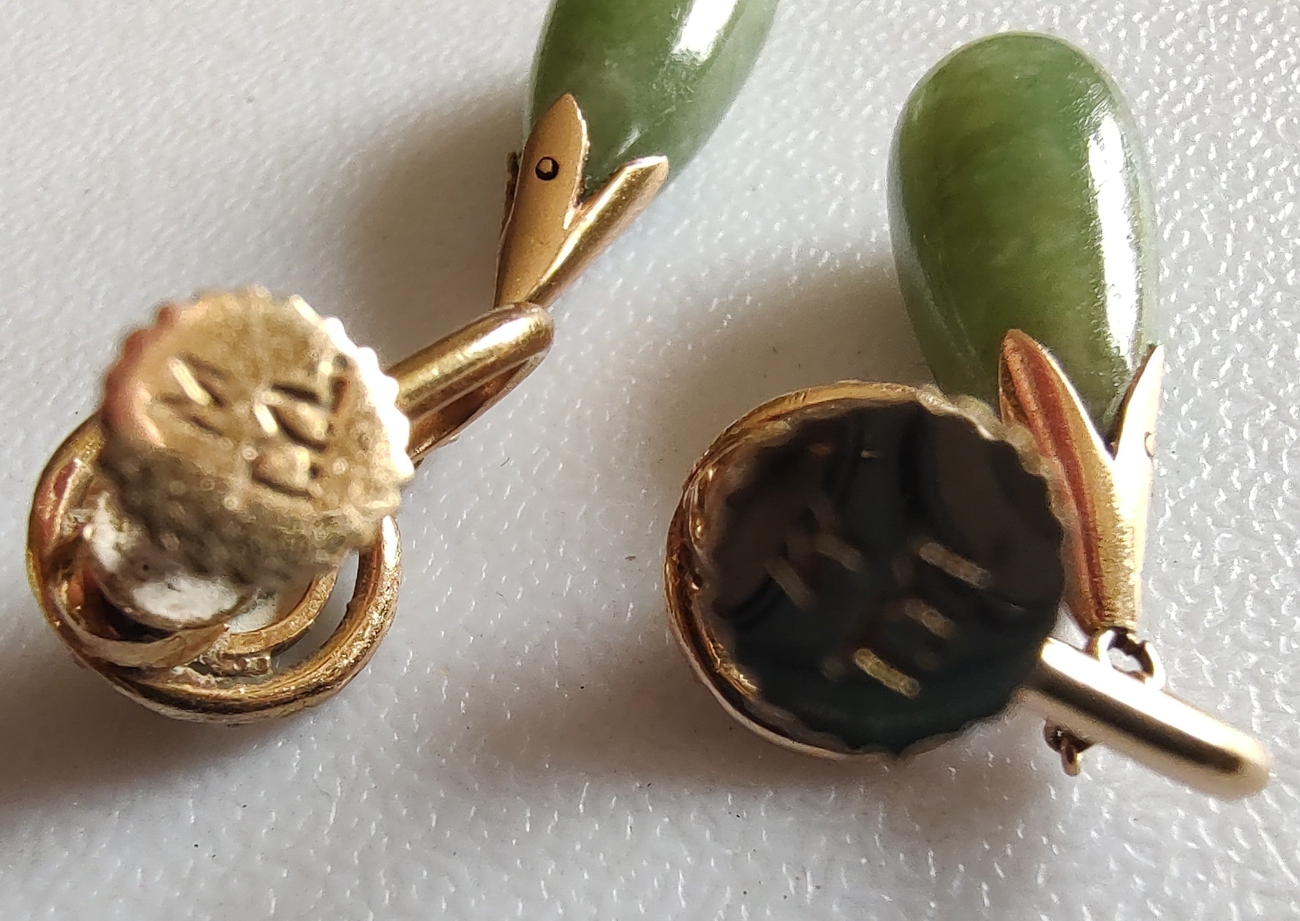 Vintage 14K Gold Natural Jade Drop Earrings 1.5” 6g Articulated Screw Back High Gold Value